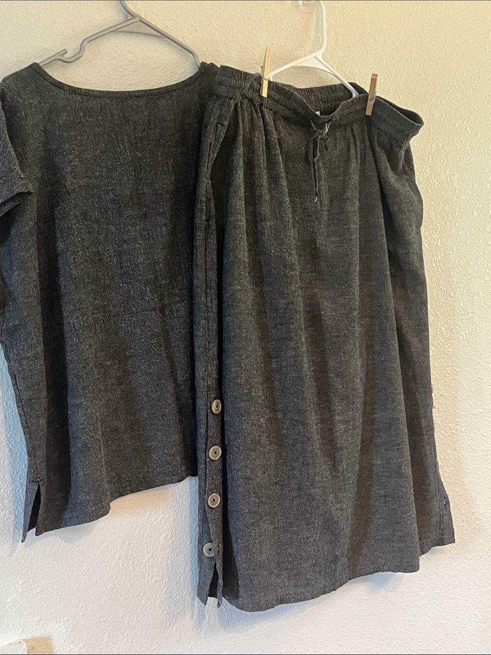 Coldwater Creek Women's Heather Charcoal Crewneck Top and Skirt Set 
PL Linen